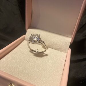 Elegant Silver Ring with Clear Gemstone